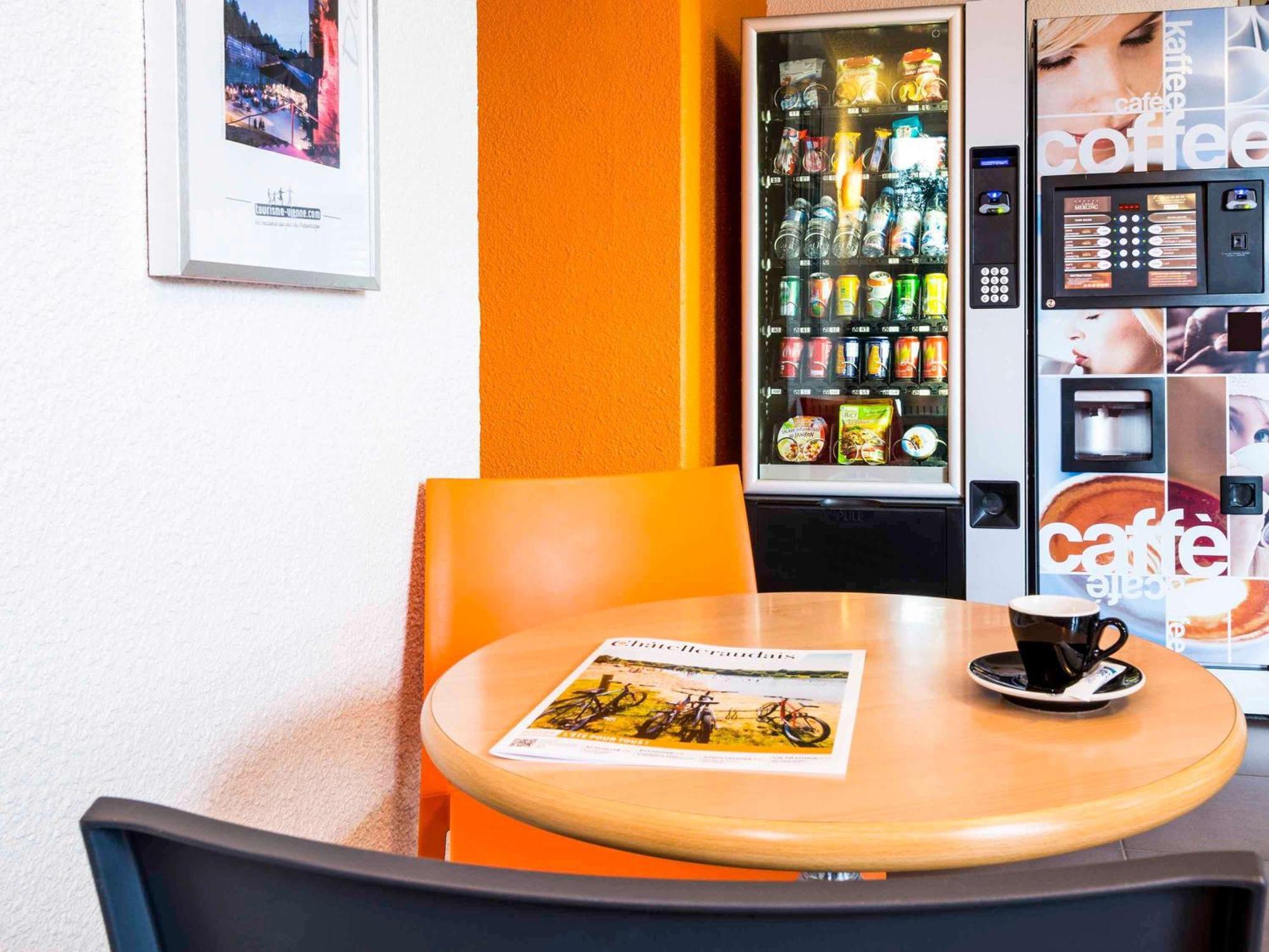 Ibis Budget Chatellerault Nord Екстериор снимка